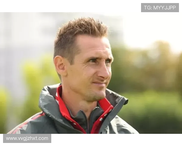 克洛泽谈执教压力：只要没有长疱疹就说明自己还能承受挑战