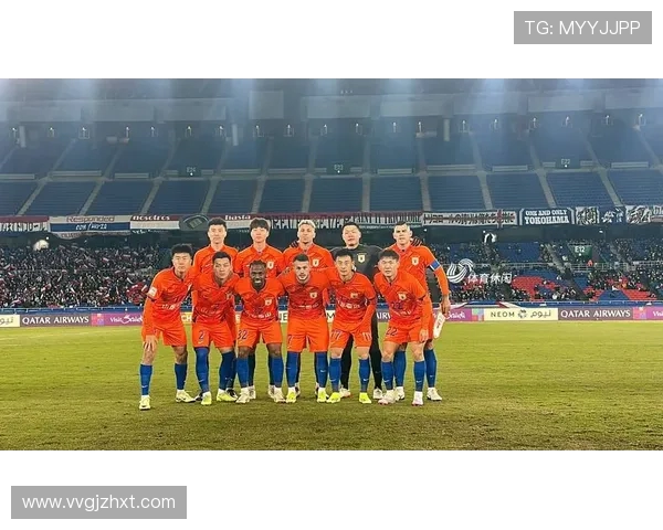 鲁花半场战况激烈 瓦科表现亮眼申花防线漏洞显著