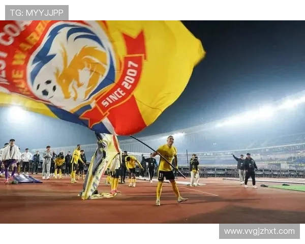 德尔加多失误致丢球 戴维森破门助西海岸半场领先成都